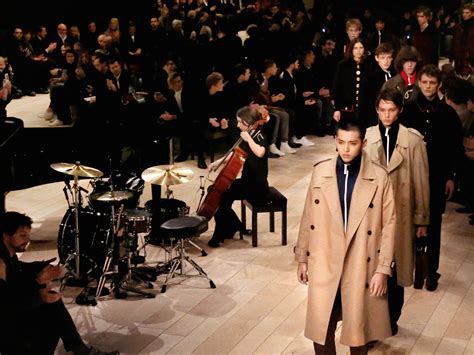 Burberry’s February 2017 Runway and Bags Report